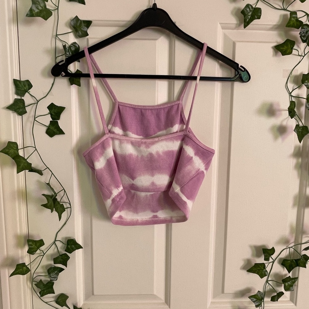 Its a strachy top that would suit all body types.